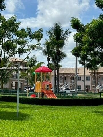 For Rent: $1,900 (2 beds, 2 baths, 822 Square Feet)