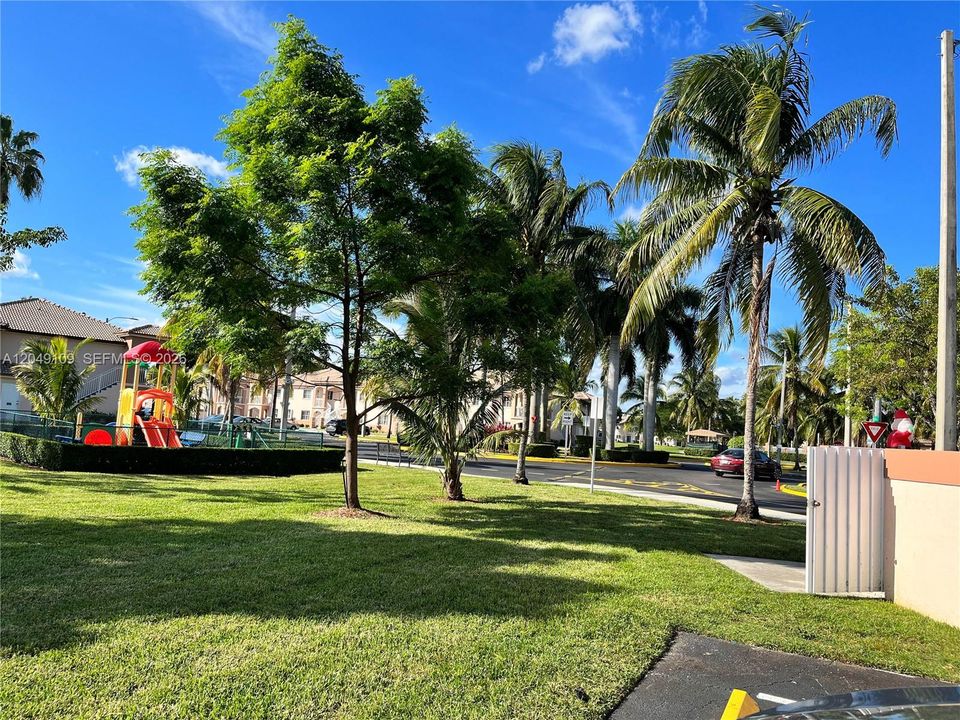 For Rent: $1,900 (2 beds, 2 baths, 822 Square Feet)