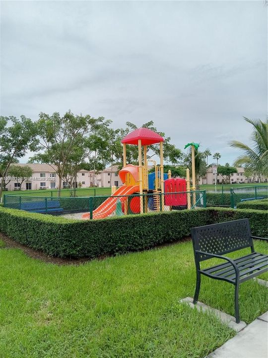 For Rent: $1,900 (2 beds, 2 baths, 822 Square Feet)