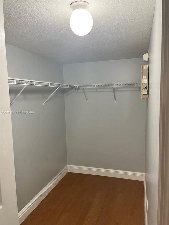 For Rent: $1,900 (2 beds, 2 baths, 822 Square Feet)