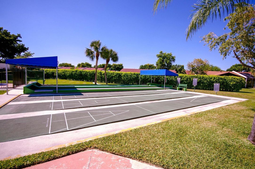 LV Bacci Courts
