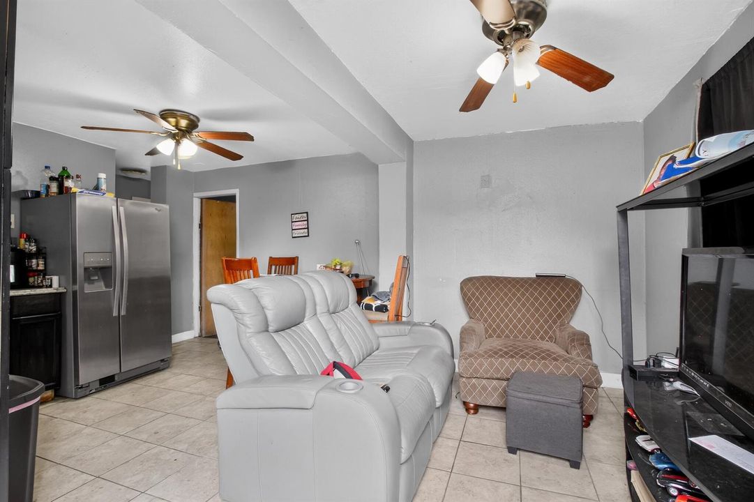 09_608_NW_15th_Ave-Living_room-1306