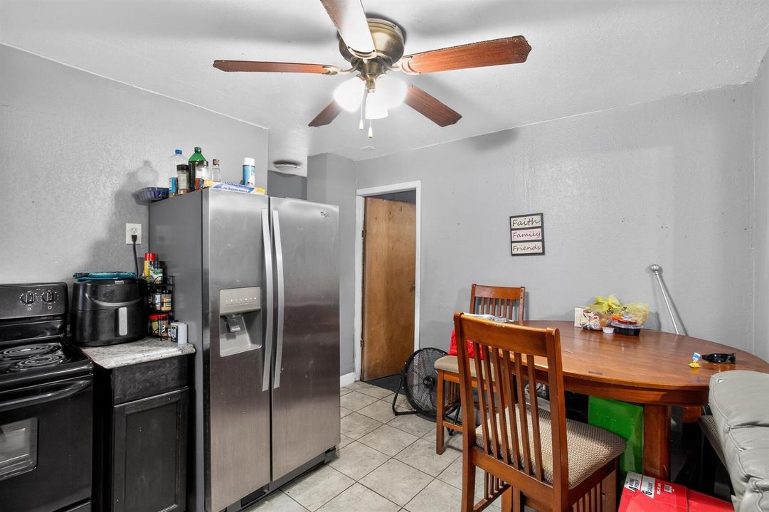 13_608_NW_15th_Ave-Kitchen-1309
