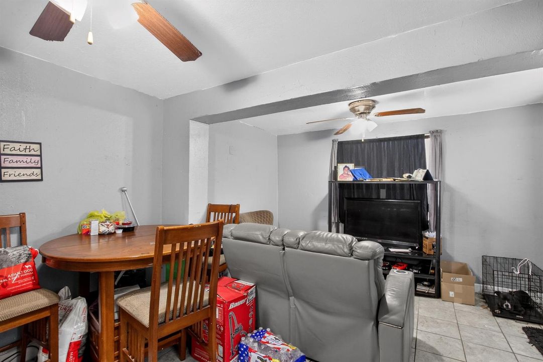 12_608_NW_15th_Ave-Living_room-1311