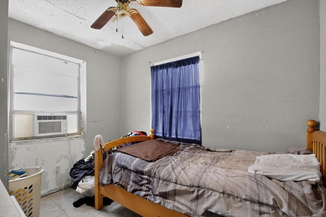28_608_NW_15th_Ave-Bedroom-1325
