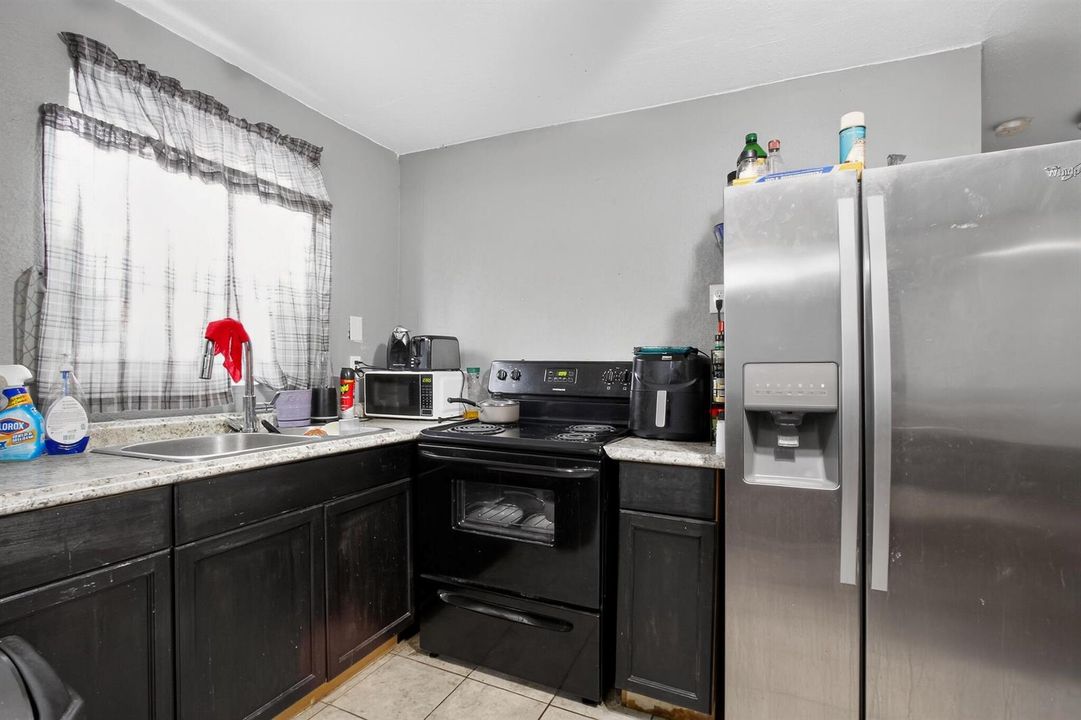 18_608_NW_15th_Ave-Kitchen-1316
