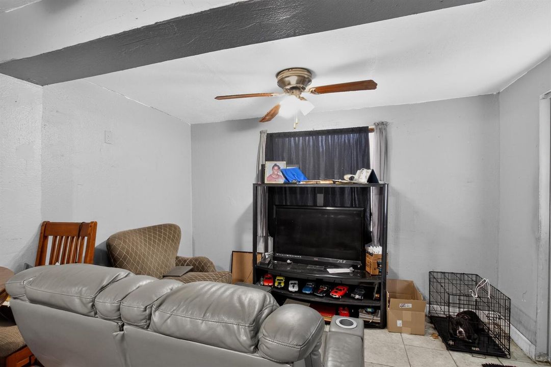 11_608_NW_15th_Ave-Living_room-1310