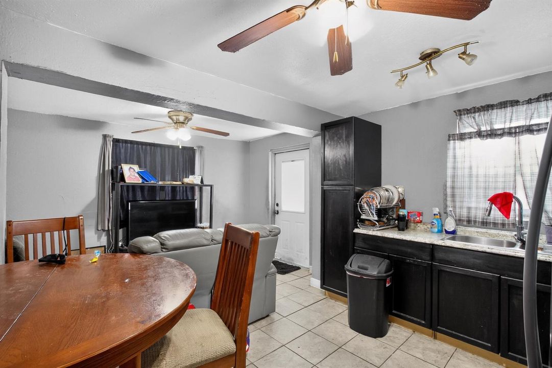 15_608_NW_15th_Ave-Kitchen-1313