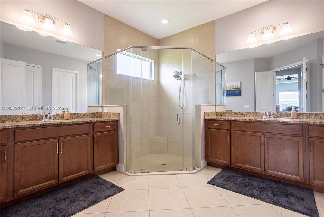 For Rent: $5,000 (7 beds, 4 baths, 4034 Square Feet)