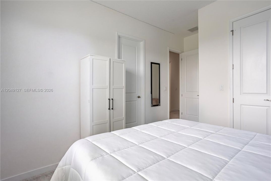 For Rent: $5,000 (7 beds, 4 baths, 4034 Square Feet)