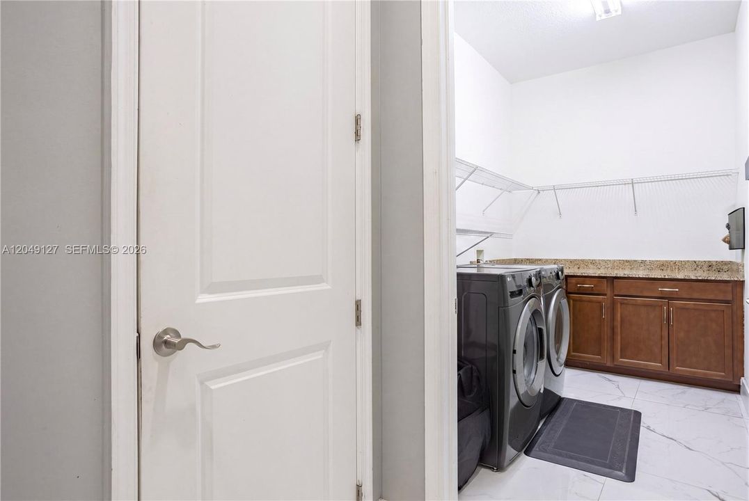 For Rent: $5,000 (7 beds, 4 baths, 4034 Square Feet)