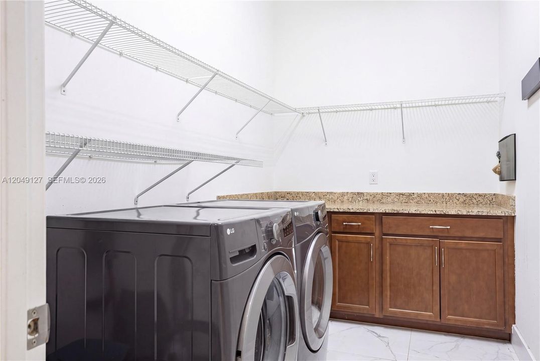 For Rent: $5,000 (7 beds, 4 baths, 4034 Square Feet)