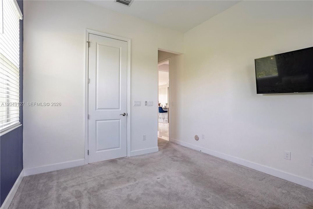 For Rent: $5,000 (7 beds, 4 baths, 4034 Square Feet)
