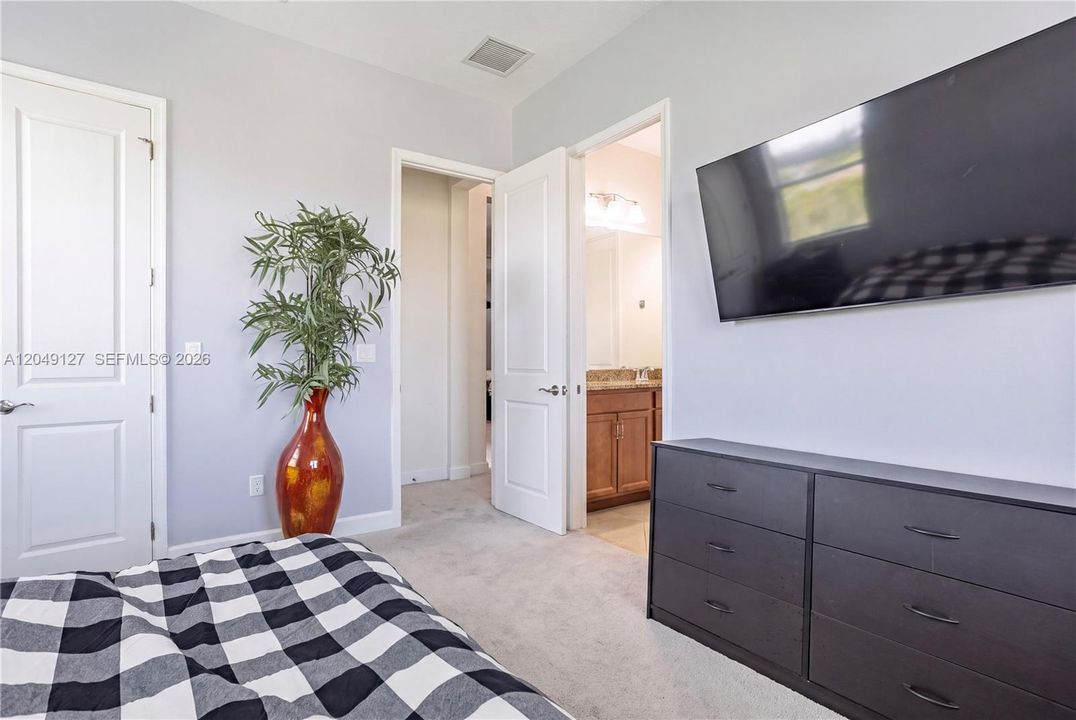 For Rent: $5,000 (7 beds, 4 baths, 4034 Square Feet)