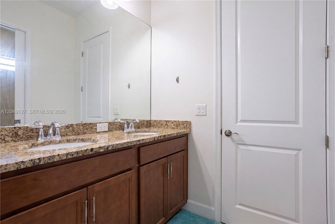 For Rent: $5,000 (7 beds, 4 baths, 4034 Square Feet)