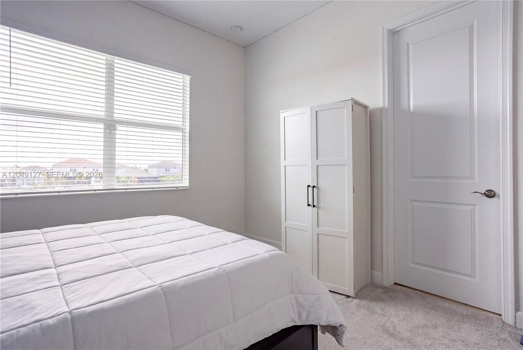 For Rent: $5,000 (7 beds, 4 baths, 4034 Square Feet)
