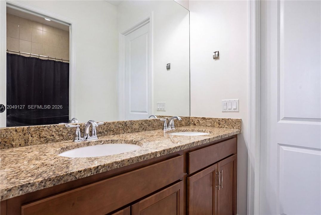 For Rent: $5,000 (7 beds, 4 baths, 4034 Square Feet)