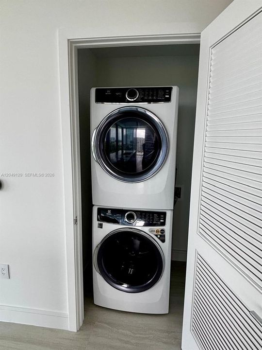 For Rent: $9,000 (2 beds, 3 baths, 1571 Square Feet)