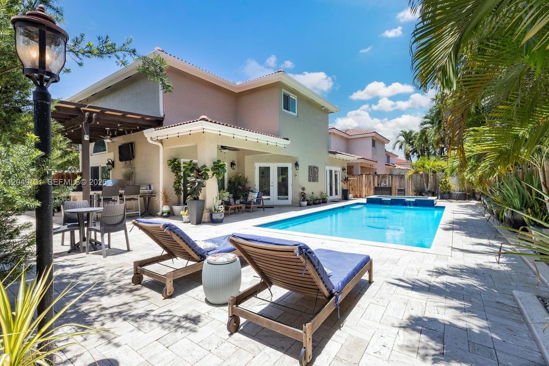 For Sale: $1,000,000 (4 beds, 3 baths, 2325 Square Feet)