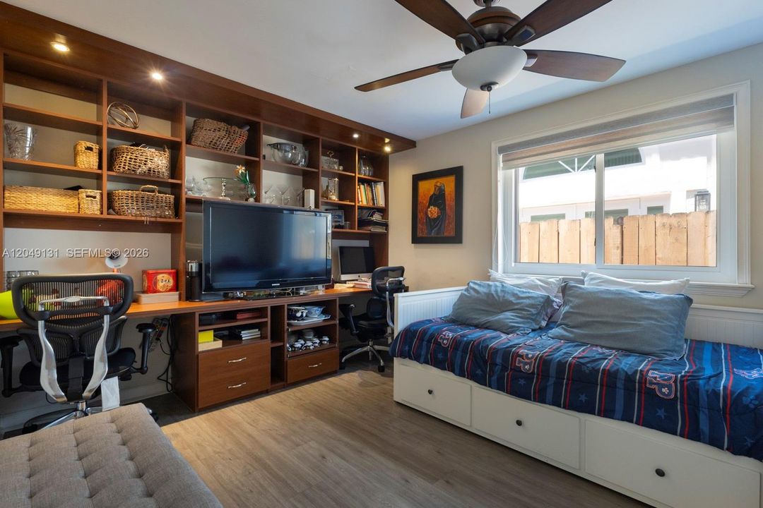 For Sale: $1,000,000 (4 beds, 3 baths, 2325 Square Feet)