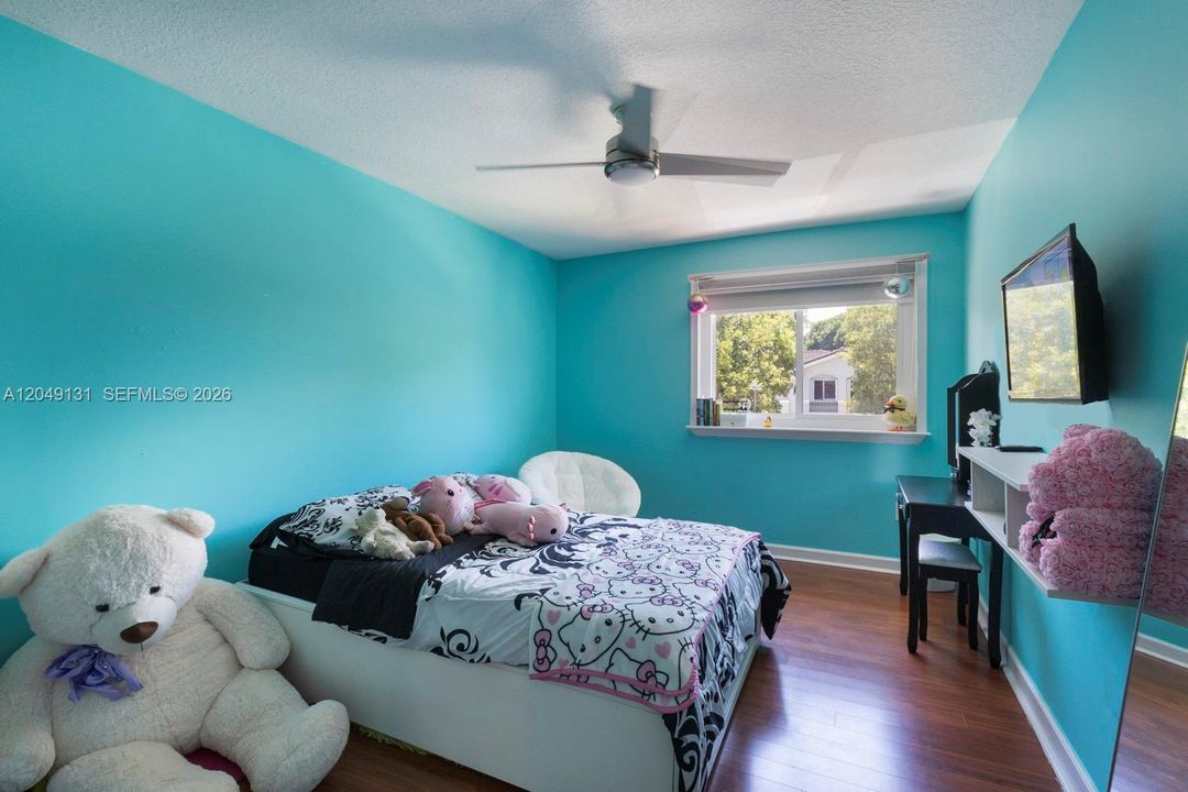 For Sale: $1,000,000 (4 beds, 3 baths, 2325 Square Feet)