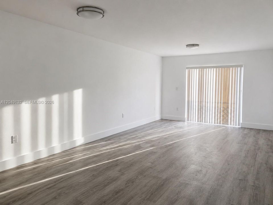 В аренду: $2,350 (2 спален, 2 ванн, 890 Квадратных фут)