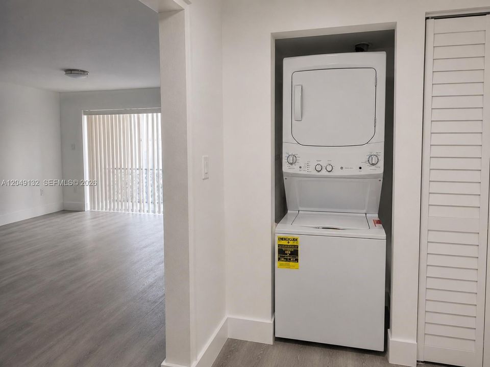 В аренду: $2,350 (2 спален, 2 ванн, 890 Квадратных фут)