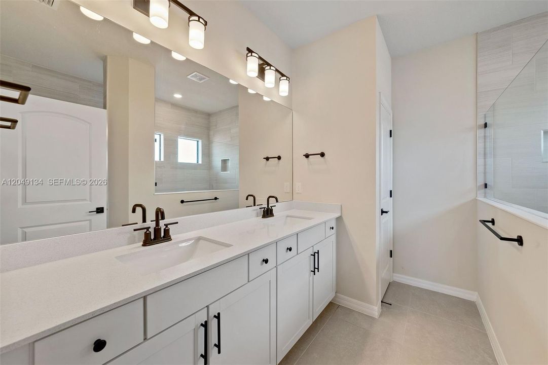 For Rent: $4,700 (3 beds, 2 baths, 1941 Square Feet)