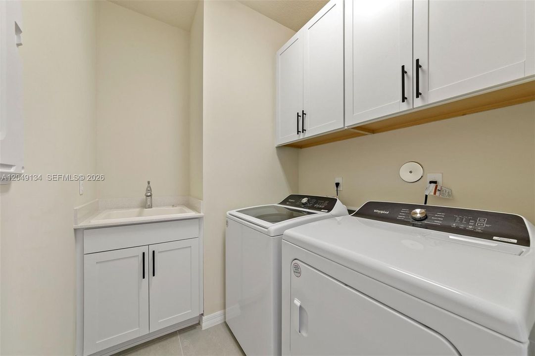 For Rent: $4,700 (3 beds, 2 baths, 1941 Square Feet)