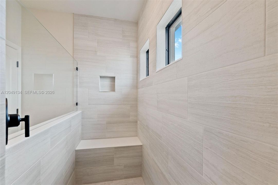 For Rent: $4,700 (3 beds, 2 baths, 1941 Square Feet)