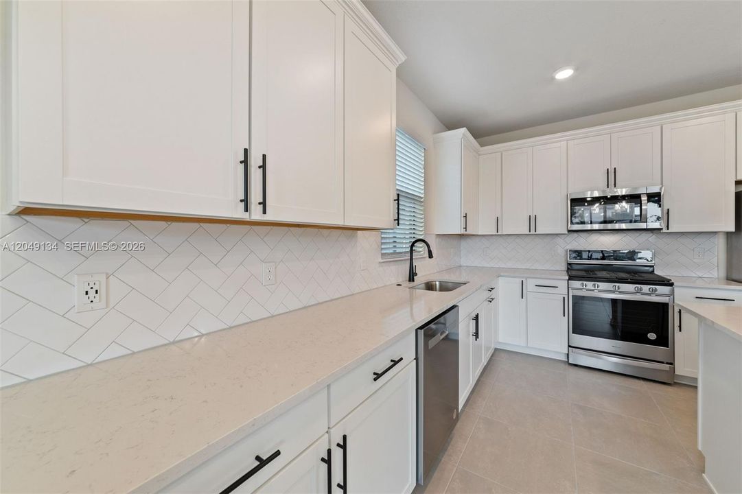 For Rent: $4,700 (3 beds, 2 baths, 1941 Square Feet)