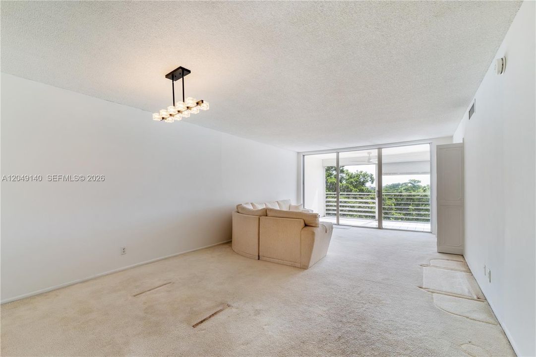 For Sale: $209,900 (2 beds, 2 baths, 1064 Square Feet)