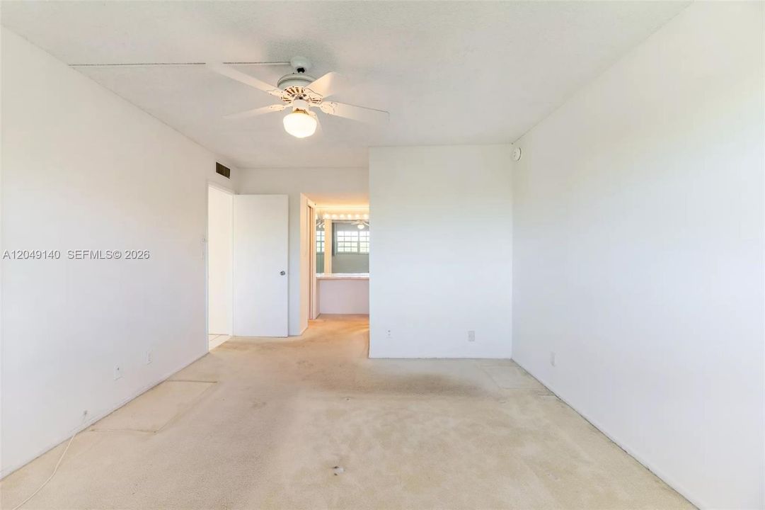 For Sale: $209,900 (2 beds, 2 baths, 1064 Square Feet)
