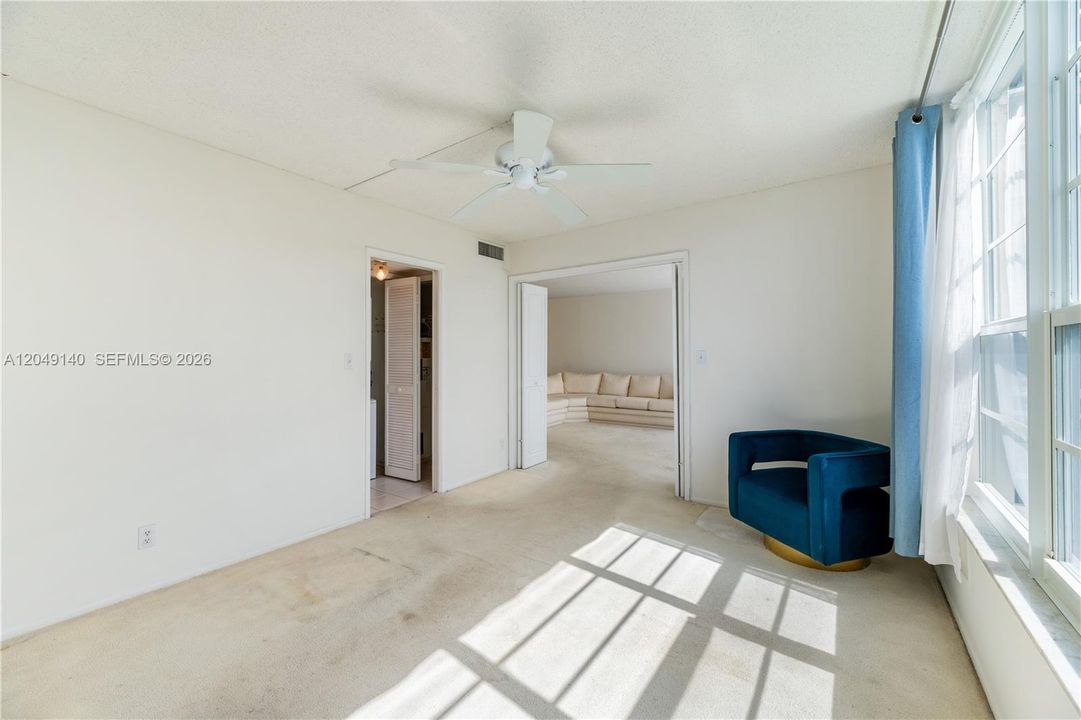 For Sale: $209,900 (2 beds, 2 baths, 1064 Square Feet)