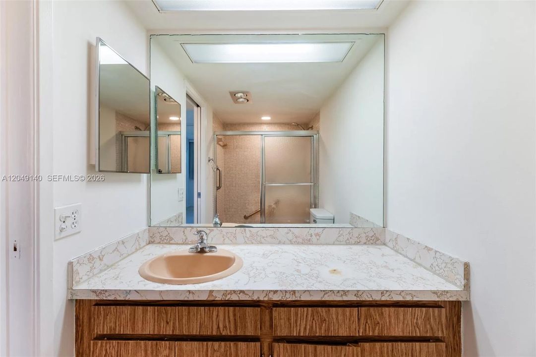 For Sale: $209,900 (2 beds, 2 baths, 1064 Square Feet)
