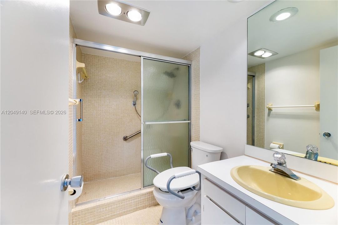 For Sale: $209,900 (2 beds, 2 baths, 1064 Square Feet)