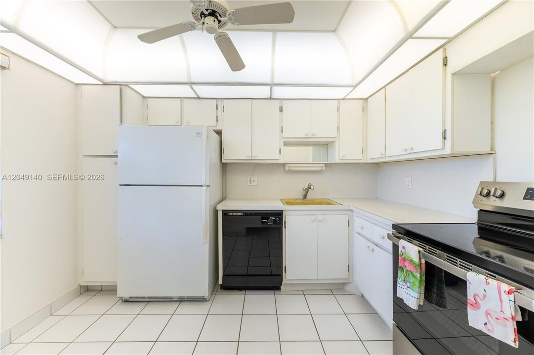 For Sale: $209,900 (2 beds, 2 baths, 1064 Square Feet)