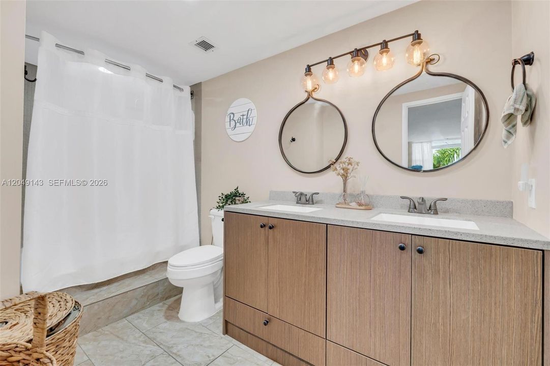 For Sale: $275,000 (2 beds, 2 baths, 1344 Square Feet)