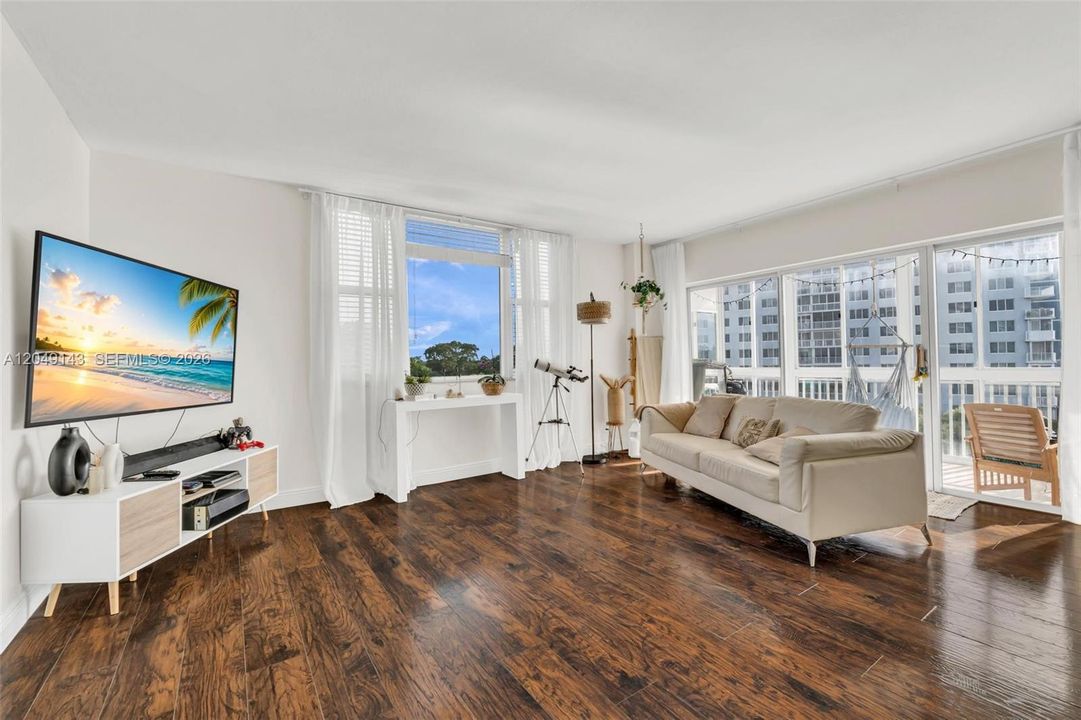 For Sale: $275,000 (2 beds, 2 baths, 1344 Square Feet)