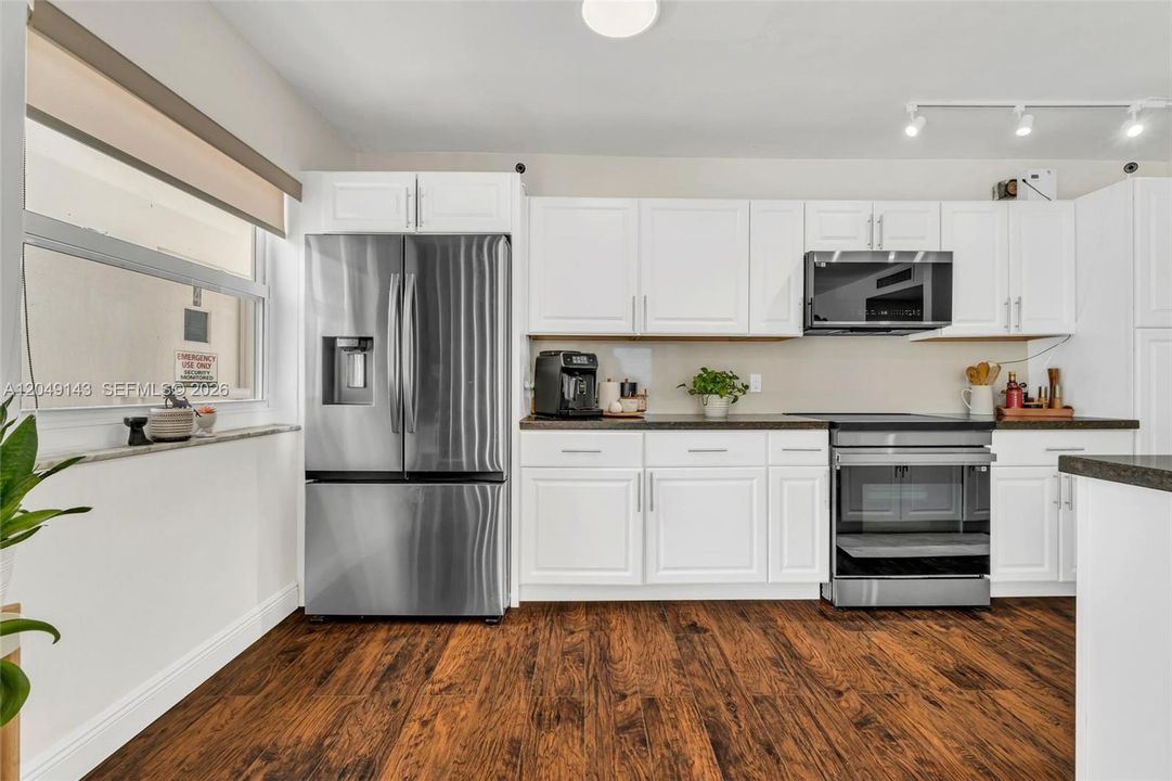 For Sale: $275,000 (2 beds, 2 baths, 1344 Square Feet)