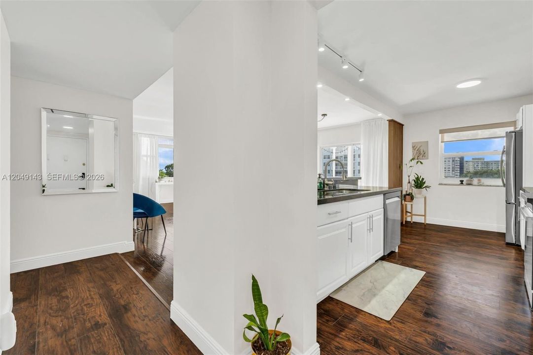 For Sale: $275,000 (2 beds, 2 baths, 1344 Square Feet)