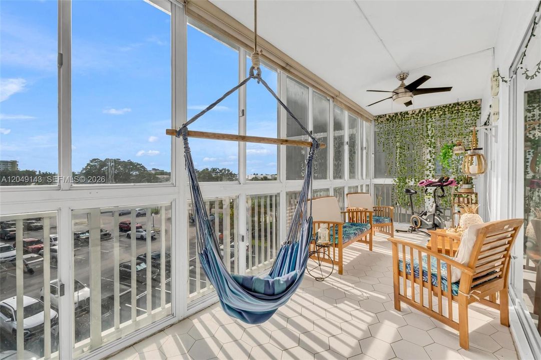 For Sale: $275,000 (2 beds, 2 baths, 1344 Square Feet)