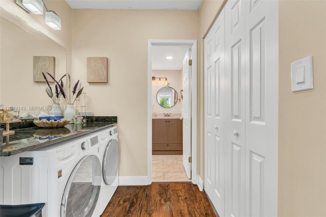 For Sale: $275,000 (2 beds, 2 baths, 1344 Square Feet)