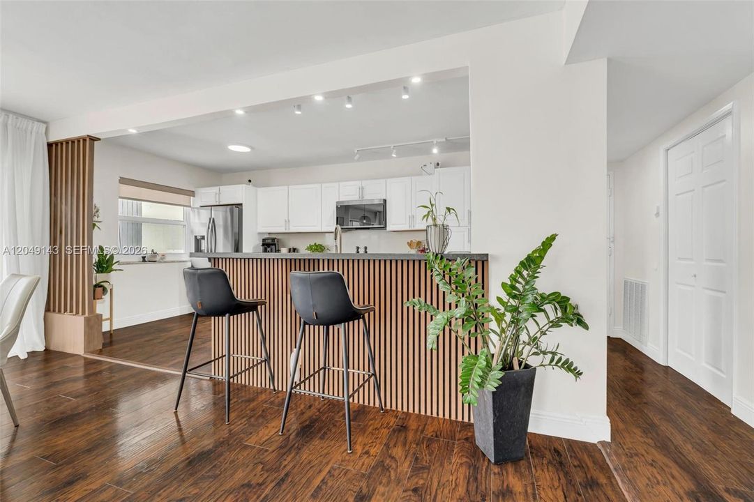 For Sale: $275,000 (2 beds, 2 baths, 1344 Square Feet)