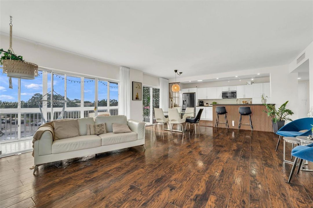 For Sale: $275,000 (2 beds, 2 baths, 1344 Square Feet)