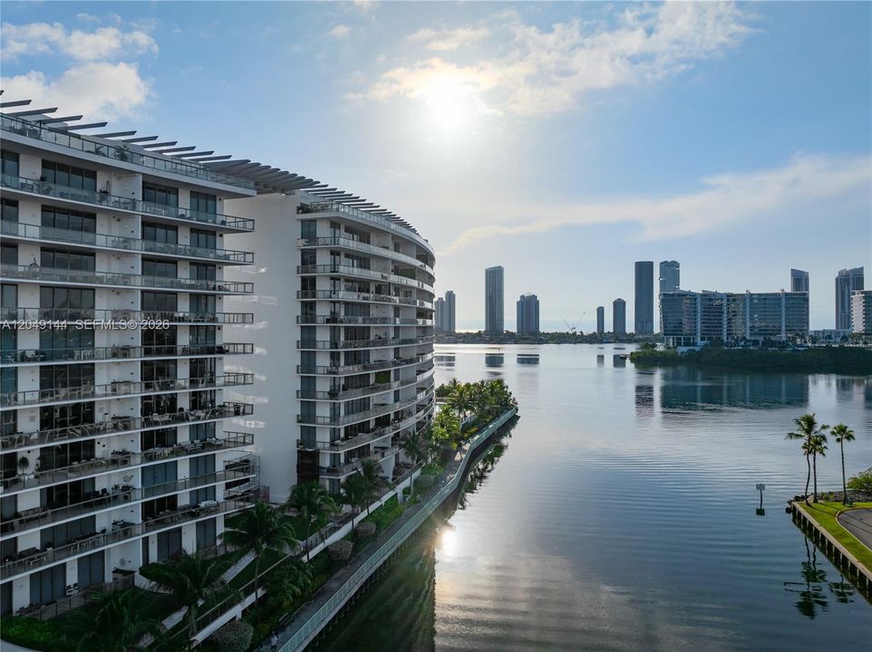For Sale: $1,865,000 (4 beds, 4 baths, 2518 Square Feet)