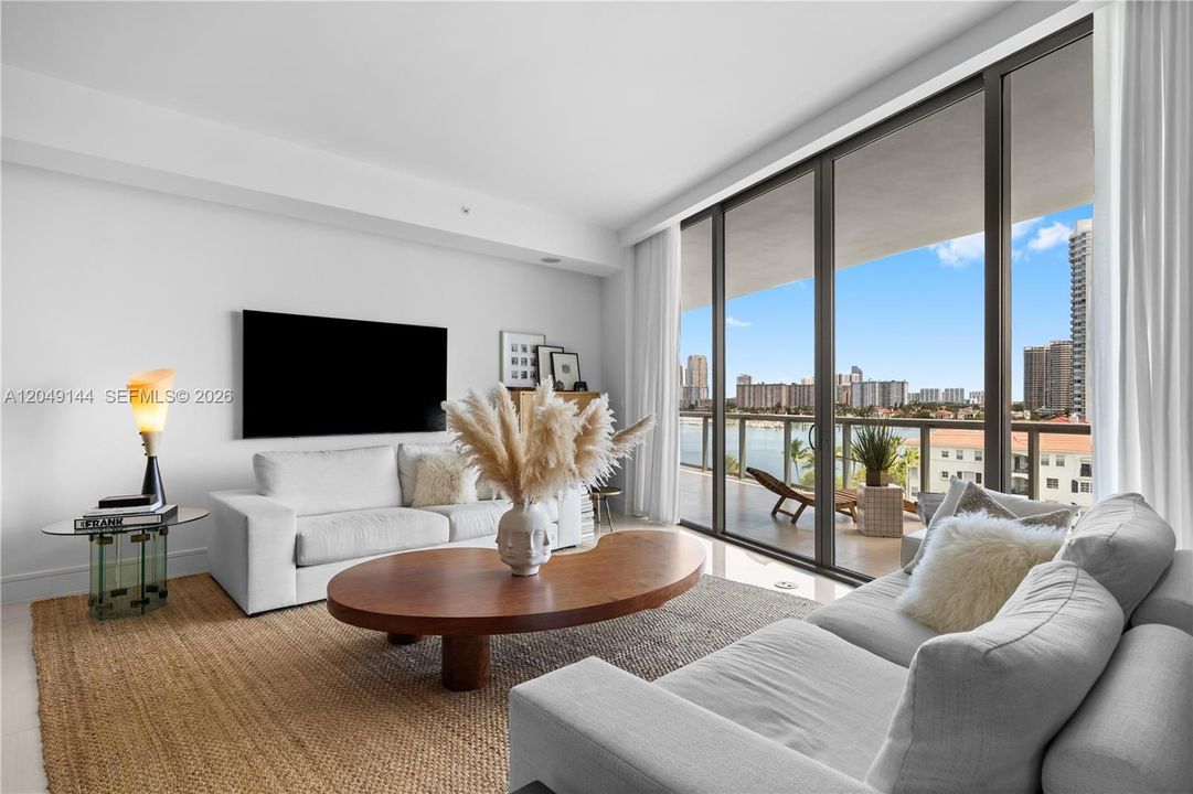 For Sale: $1,865,000 (4 beds, 4 baths, 2518 Square Feet)