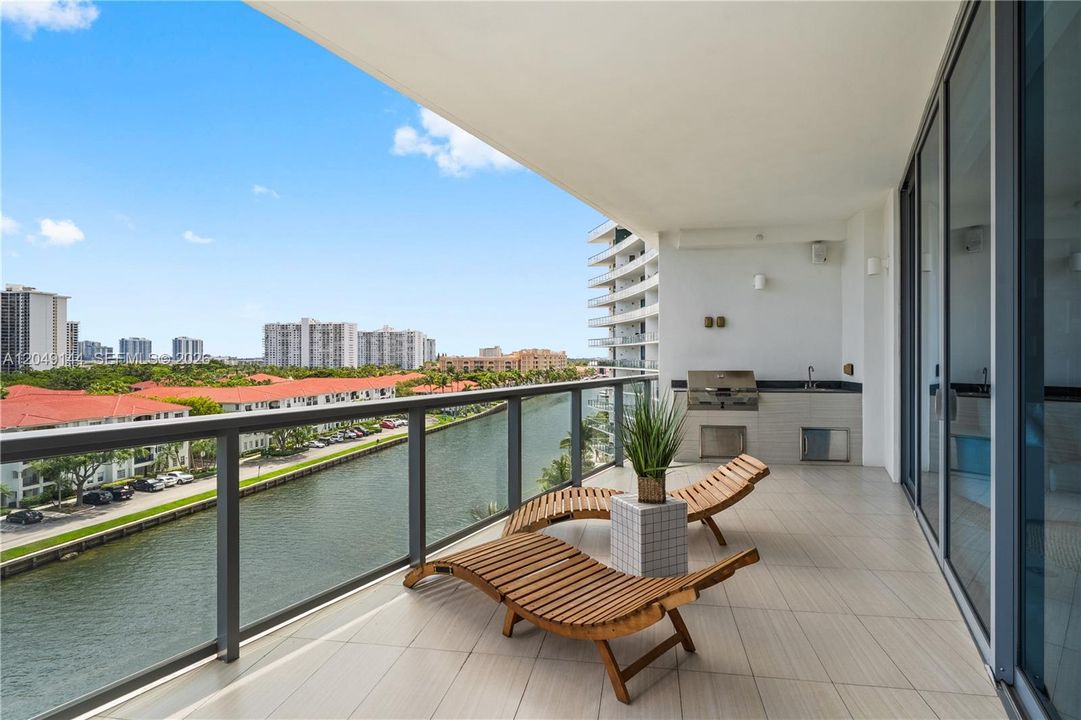 For Sale: $1,865,000 (4 beds, 4 baths, 2518 Square Feet)