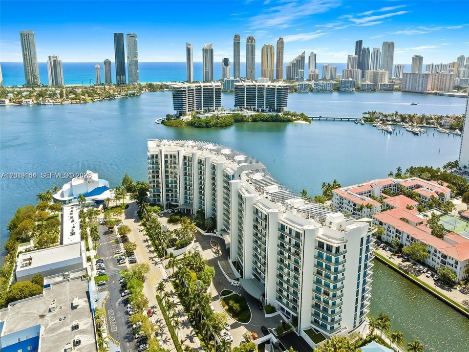 For Sale: $1,865,000 (4 beds, 4 baths, 2518 Square Feet)
