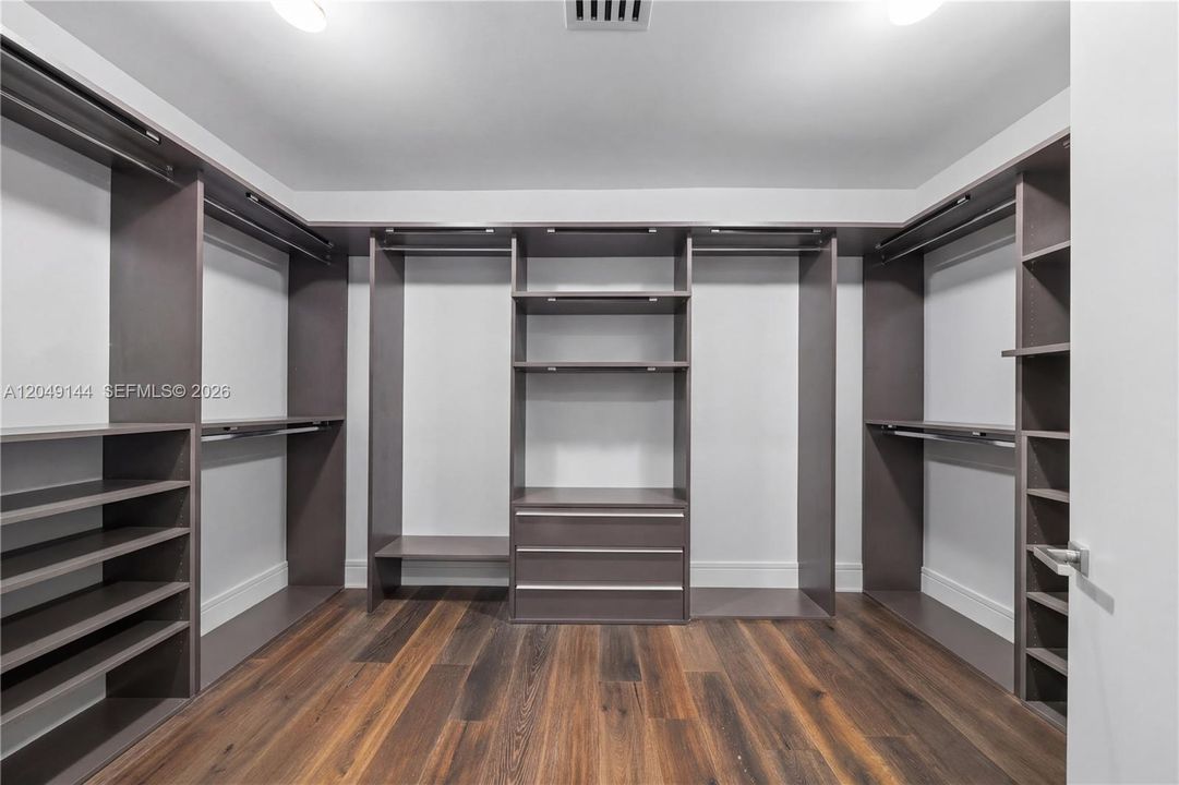 For Sale: $1,865,000 (4 beds, 4 baths, 2518 Square Feet)